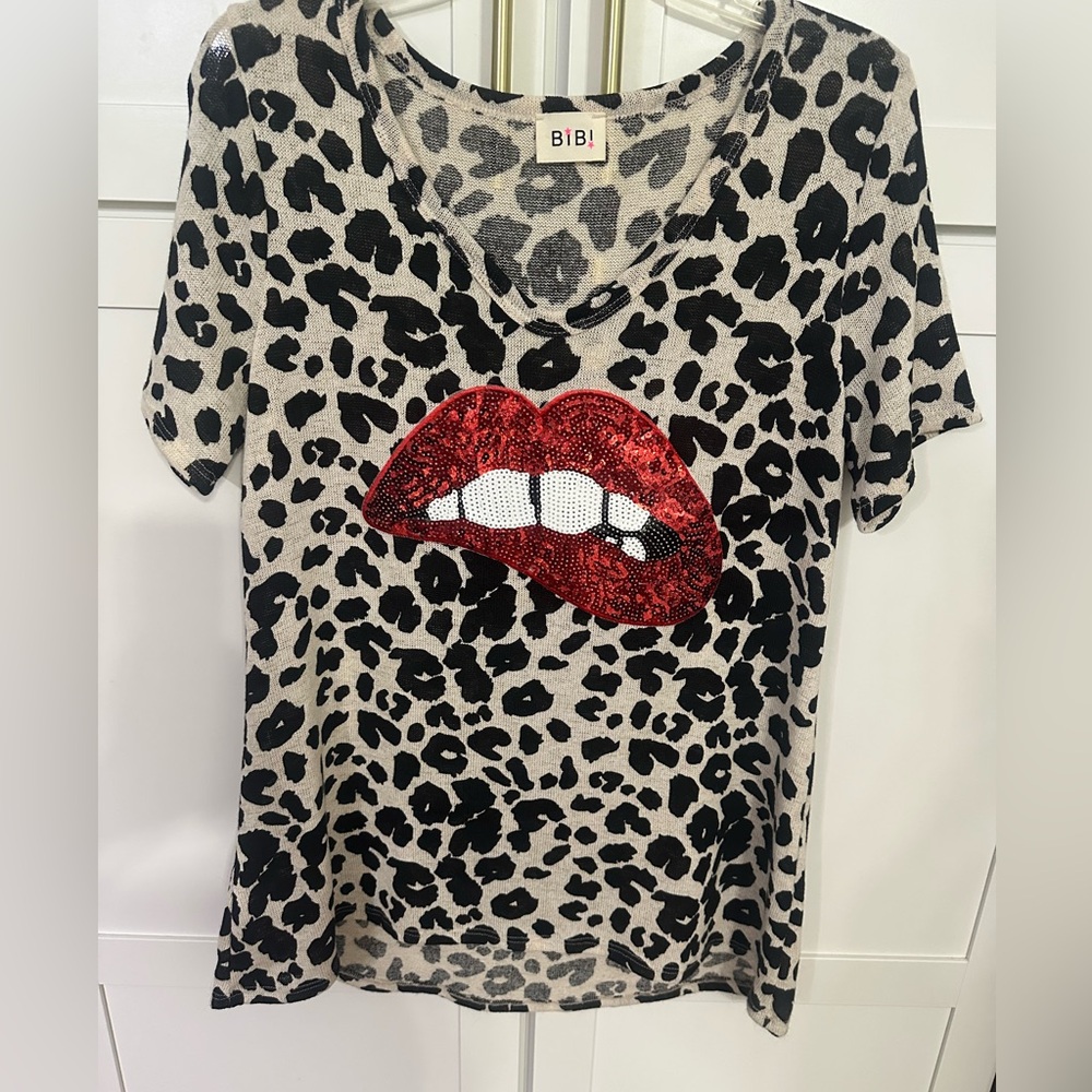 Bibi Sequined Lips Cheetah Print Top Sz Med